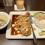 粤港美食 二号店 - 丁寧な作りの「醤油鶏ライス」は味が染み込み、美味三昧！税込み980円は安いと感じます。