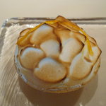 キュイジーヌ[s] ミッシェル・トロワグロ - オレンジのタルトレット ヌガーアイスクリーム。