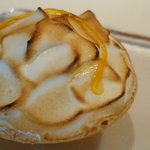 キュイジーヌ[s] ミッシェル・トロワグロ - オレンジのタルトレット ヌガーアイスクリーム。