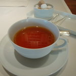 キュイジーヌ[s] ミッシェル・トロワグロ - 紅茶。