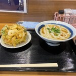 うどん鈴木鰹節店 - 見て、このかき揚げ。