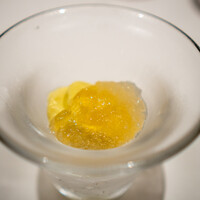 パトゥ - 嶽きみコーンのムース トマトのジュレ