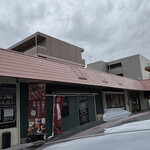 純平 - 屋根には昔通ってた飲み屋の看板の跡が残っている