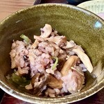 手打ち蕎麦　みたに - 小豆としめじの炊き込みご飯❗️