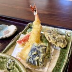 手打ち蕎麦　みたに - 揚げたて天ぷら❗️ バナメイ海老で残念❗️