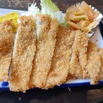 新茶屋 - 料理写真:うっすいけど、とんかつです。