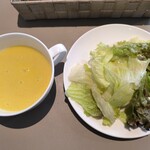 Bistro Bisque - ランチのスープ、サラダ