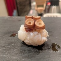 希凛 西店 - たこ。身と吸盤の珍しいにぎり