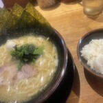 横浜家系ラーメン 天来家 - 