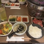 焼肉ホルモン 極 - 