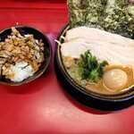豚骨醤油ラーメン 王道家 - 