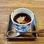 蕎麦藍 - そば茶のミルクプリン 黒蜜とそばの実のせ。甘さ控えめの固めなプリンです。