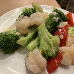 金の餃子酒場 - ブロッコリーとエビ塩炒め