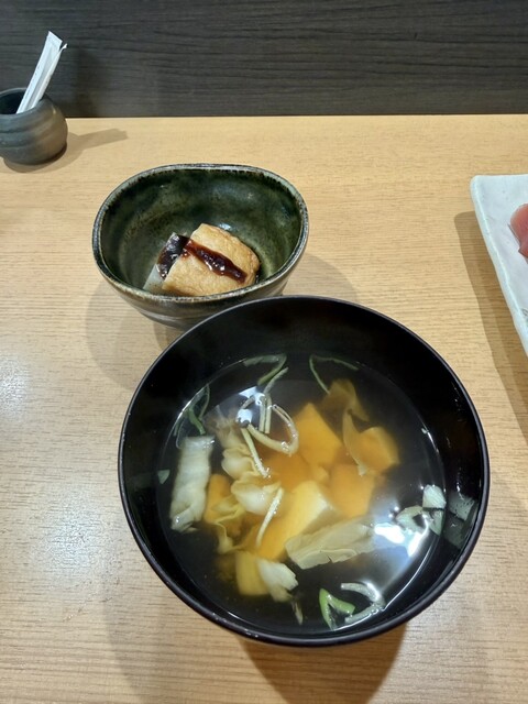 Yoshino Sushi photo 2