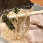 横浜家系ラーメン 魂心家 - 麺