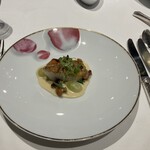 シェ・イノ - ハタのパン粉焼き〜シャインマスカットと特製ソース〜