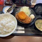 松屋 - 得朝ロースカツ定食(コロッケ)