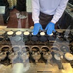 お食事処 かさの家 - 焼いているところ