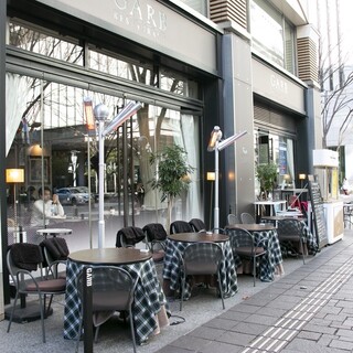 テラス席ではこたつが登場！