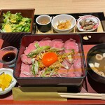 個室和食 肉割烹 吟次郎 - 牛タン刺身重