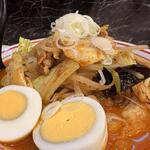 蒙古タンメン中本 - ゴモミ、野菜と具材アップ