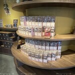 バウムクーヘン工房 はちや - 店内