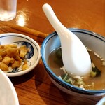 四川飯店 - スープと細切れザーサイ