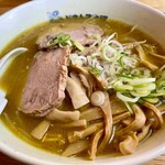 どさん子大将 - 料理写真:カレーラーメンにチャーシュー2枚とメンマ