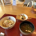 百花繚蘭 - 味噌汁と漬物も