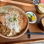 育風堂精肉店 - カツ丼