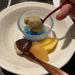 銀座 塒 - デザートは紅茶のアイス/柿とリンゴのレモン煮/
      栗の渋皮煮　一つ一つが繊細で上質です。