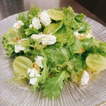 bistoro&bar康平 - シーズナブルサラダ『シャインマスカットとカッテージチーズの夏サラダ』