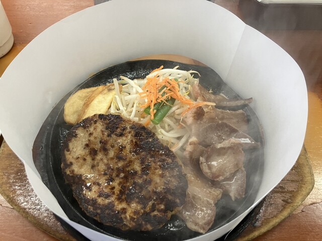 Steak House Teppan Bokujou Shinjuku Ten photo 2