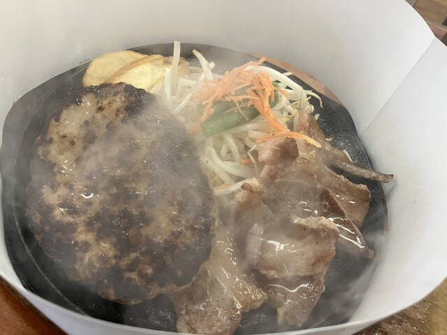 Steak House Teppan Bokujou Shinjuku Ten photo 3