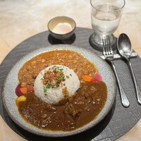 GinaGina - 贅沢あいがけカレー、温泉卵