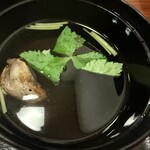 しげ吉 - 肝吸いの肝は焼き入れして香ばしく仕上げてある