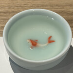 いと間 - 金魚が泳ぐお猪口
