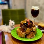 チンクエチェント - たっぷりの柿がフレンチトーストと同じ色に見えますね(笑)