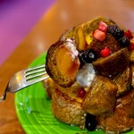 チンクエチェント - ｢紀の川柿｣　黒いゴマのように見える甘い蜜が特徴