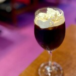 チンクエチェント - アイリッシュコーヒー 700円　しっかりアルコールを感じるウイスキーがスモーキーに香ります✨
