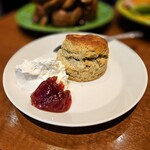 チンクエチェント - 紅茶味のスコーン　上品な甘さで美味しいです！