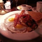 PERSHING SQUARE - 朝食の定番！目玉焼き２つとカリカリベーコン