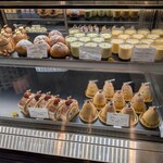 トシ・ヨロイヅカ 東京 - 