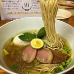 鶏と魚 - 麺リフト