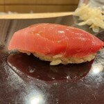 327491473 - 血合いぎしの中トロ