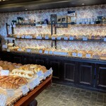 BAKERY＆PUBLIC PENNY LANE ソラマチ店 - 種類がたくさんあって、とても迷います♪