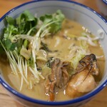 麺や 佐市 - 牡蠣めしにラーメンのスープ投入