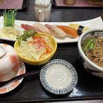 鉄兵衛 - 寿司と蕎麦と茶碗蒸しにサラダのついたセット