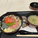 とびっちょ - 生しらす海鮮丼