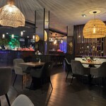 Quartier Gabriel - カウンターには、ペローニのタップもあった